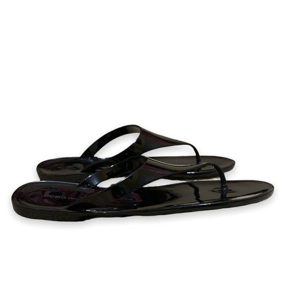 WOMEN’S BCBGeneration shiny black flip flops sandals glossy BCBG flats Size 8 - Picture 2 of 6